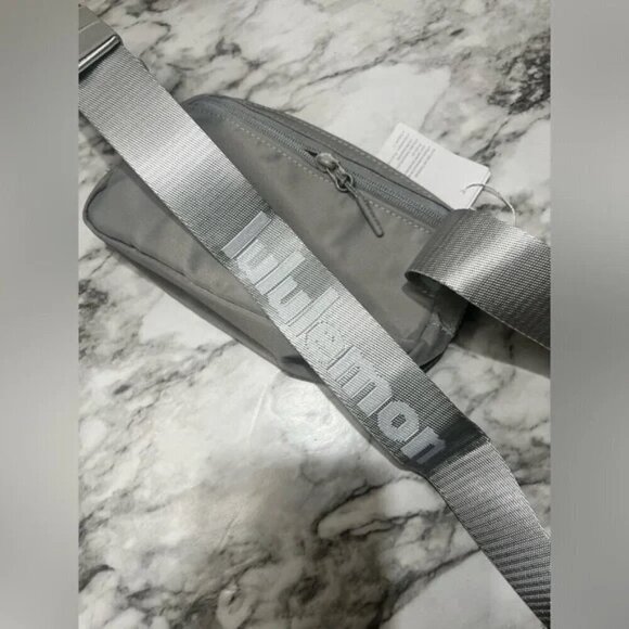 LULULEMON -  Everywhere Silver Drop Belt Bag New NWT RARE letters on belt - Picture 3 of 6